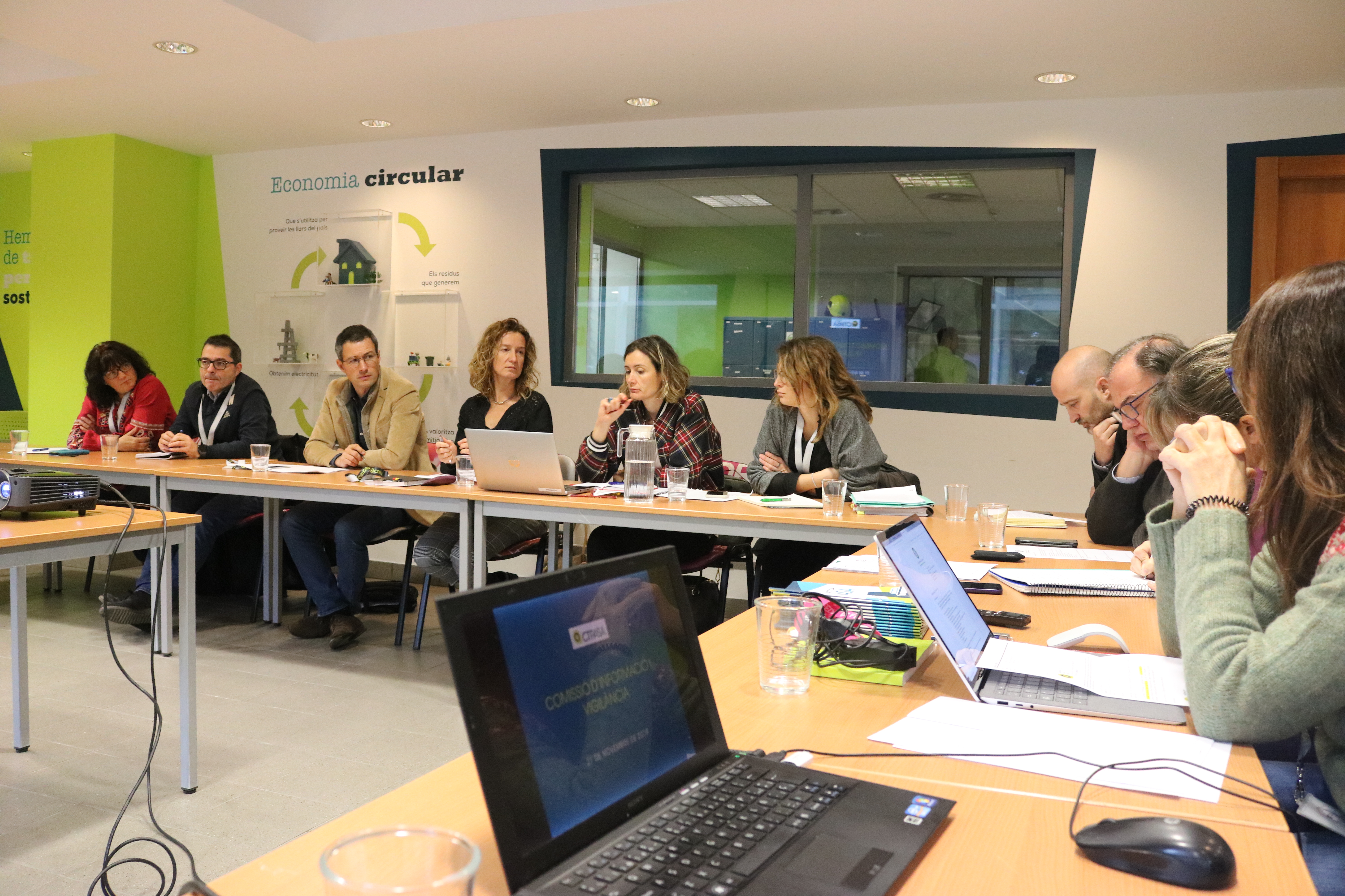 La comissió d'Informació i Vigilància presidida per Sílvia Calvó el 21 de novembre del 2019