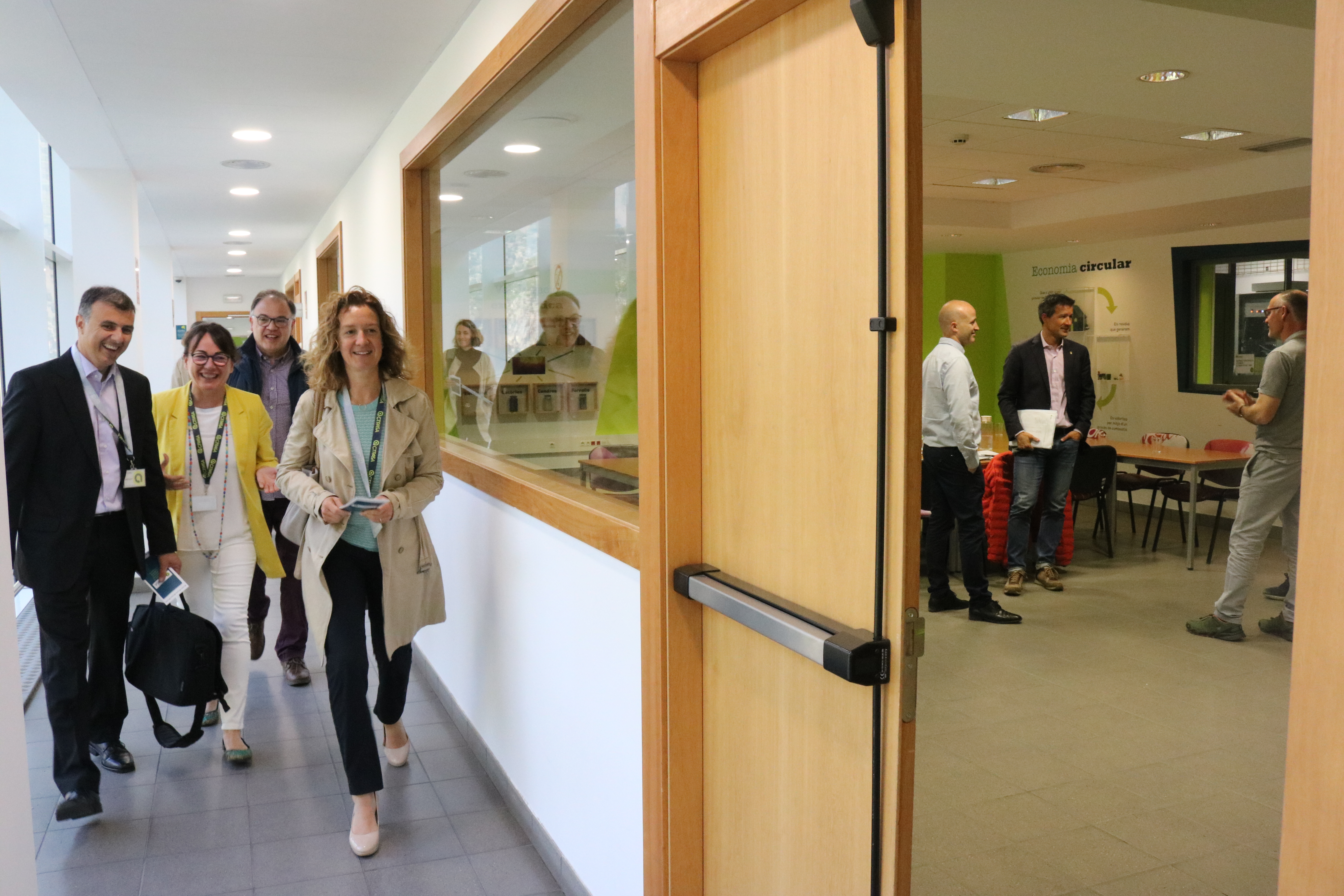 Marc Rossell, Cristina Rico, Eduard Padreny i Sílvia Calvó arribant a la reunió