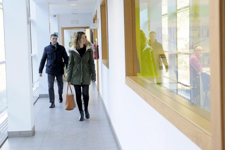 Marc Rossell i Sílvia Calvó arribant a una reunió de la Comissió d'Informació i Vigilància del Centre de Tractament de Residus (Foto Govern d'Andorra)