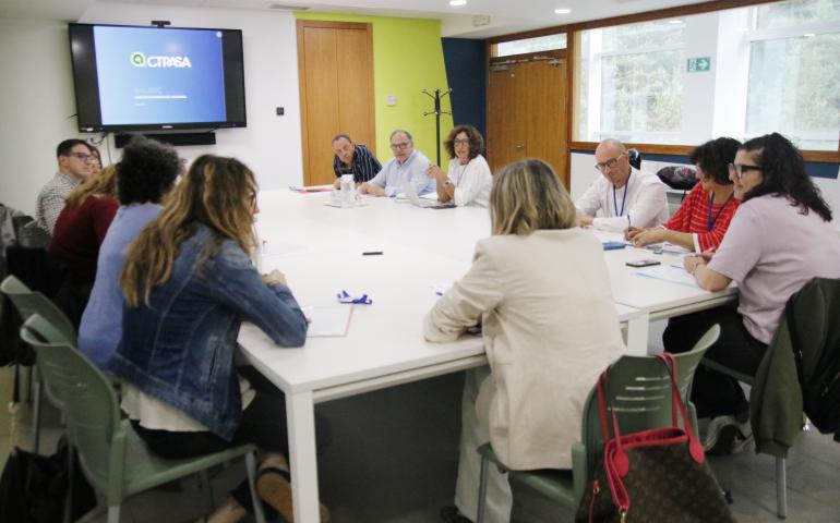Un moment de la reunió de la Comissió d'Informació i Vigilància.